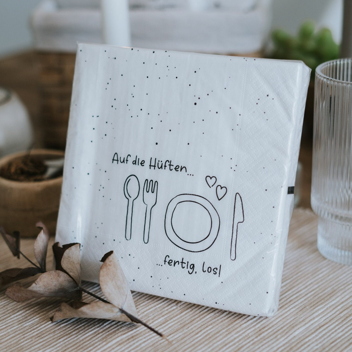 mabery-onlineshop-conceptstore-geschenkeladen-geschenkidee-geschenke-heldenglück-serviette-auf-die-hüften-fertig-los-3