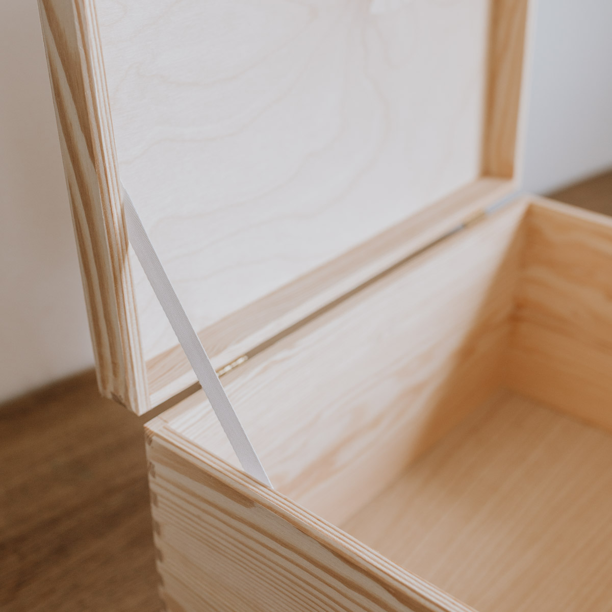 Personalisierte Holzbox mit Klappdeckel - Wunschmotiv – Bild 3
