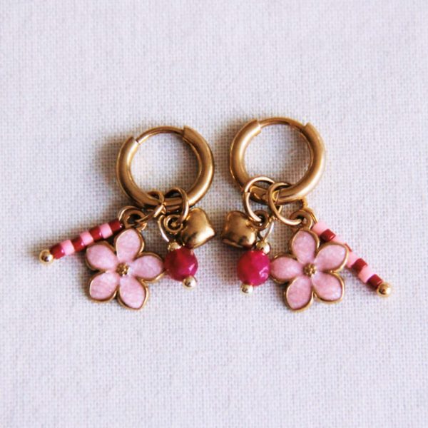 Creolen mit rosa Blume, Mini-Herz und Steinen in Gold - Ohrringe