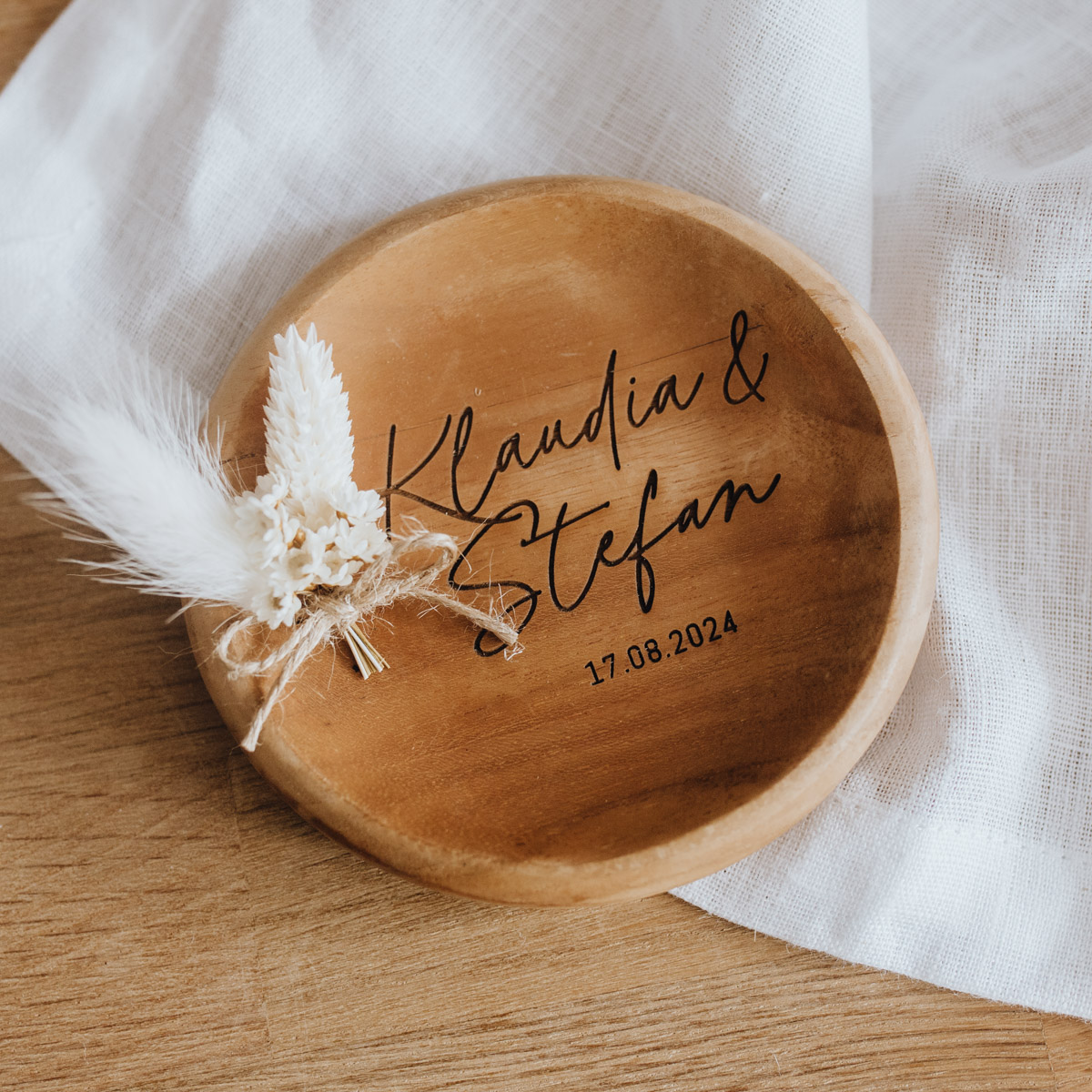 Fine Script - Ringschale aus Teakholz