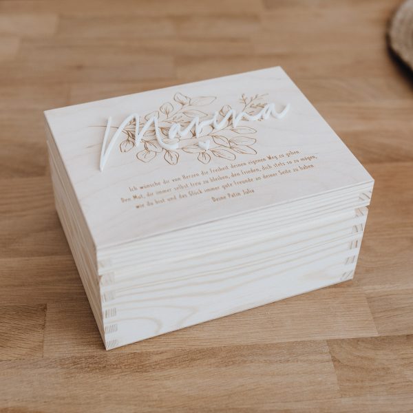 Name mit Blätterzweig - Personalisierte Mini Holzbox mit Klappdeckel