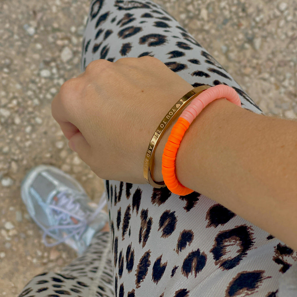 Armband mit Smiley-Anhänger und Quaste - Neon-Orange & Peach – Bild 3